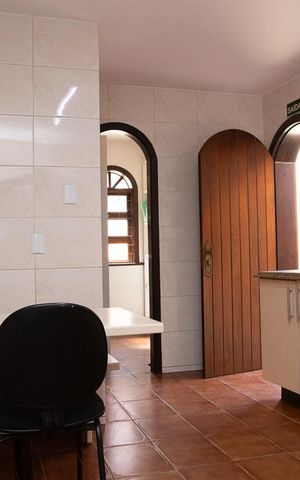 Casa para alugar com 580m², 9 quartos e 6 vagas Casa para alugar com 580m², 9 quartos e 6 vagasCozinha - Armários