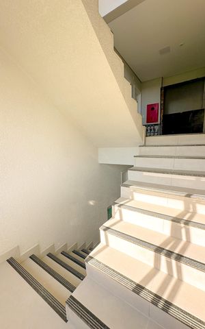 Apartamento para alugar com 70m², 2 quartos e 1 vagaEscada
