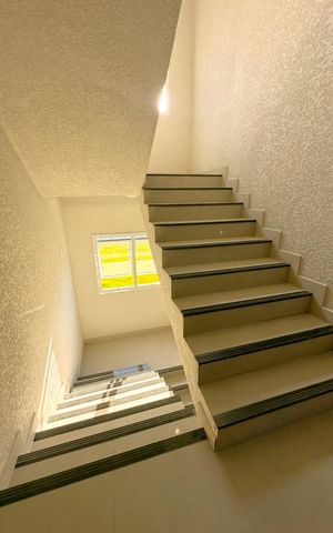 Apartamento para alugar com 70m², 2 quartos e 1 vagaEscada