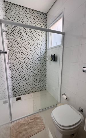 Casa à venda com 317m², 3 quartos e 4 vagas Casa à venda com 317m², 3 quartos e 4 vagasBanheiro da Suíte 2