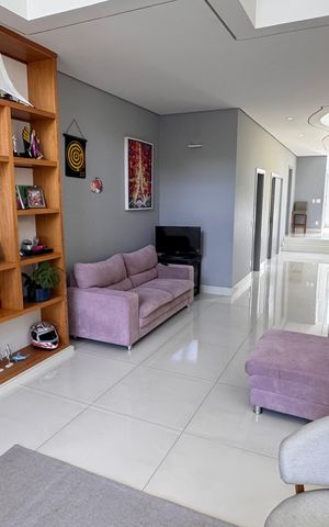 Casa à venda com 317m², 3 quartos e 4 vagas Casa à venda com 317m², 3 quartos e 4 vagasSala