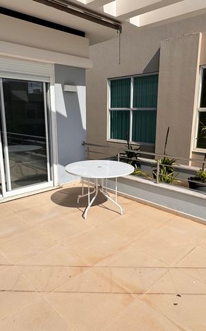 Casa à venda com 317m², 3 quartos e 4 vagas Casa à venda com 317m², 3 quartos e 4 vagasVaranda Suíte