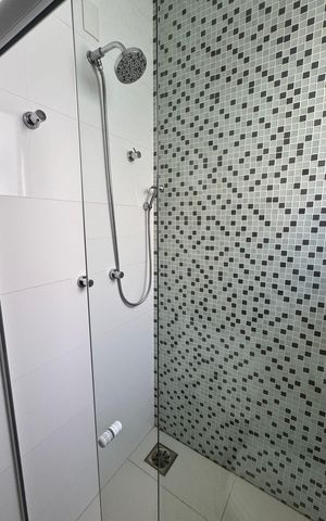 Casa à venda com 317m², 3 quartos e 4 vagas Casa à venda com 317m², 3 quartos e 4 vagasBanheiro da Suíte 2