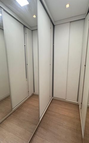 Casa à venda com 317m², 3 quartos e 4 vagas Casa à venda com 317m², 3 quartos e 4 vagasCloset da suíte 3