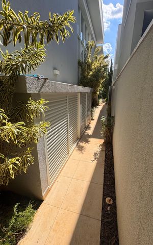 Casa à venda com 317m², 3 quartos e 4 vagas Casa à venda com 317m², 3 quartos e 4 vagasCorredor
