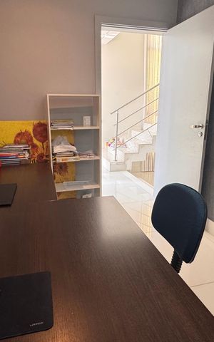 Casa à venda com 317m², 3 quartos e 4 vagas Casa à venda com 317m², 3 quartos e 4 vagasEscritório