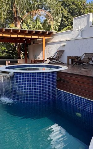 Casa à venda com 317m², 3 quartos e 4 vagas Casa à venda com 317m², 3 quartos e 4 vagasPiscina