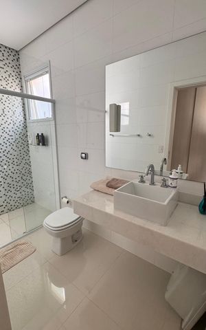 Casa à venda com 317m², 3 quartos e 4 vagas Casa à venda com 317m², 3 quartos e 4 vagasBanheiro da Suíte 2