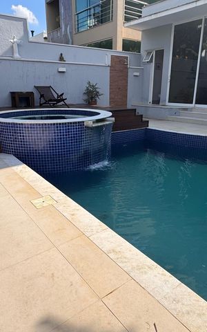 Casa à venda com 317m², 3 quartos e 4 vagas Casa à venda com 317m², 3 quartos e 4 vagasPiscina