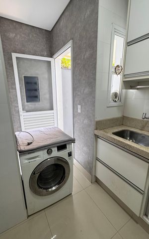 Casa à venda com 317m², 3 quartos e 4 vagas Casa à venda com 317m², 3 quartos e 4 vagasÁrea de Serviço