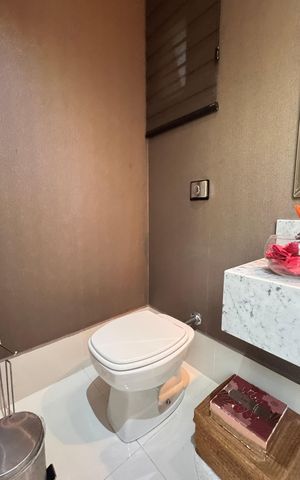 Casa à venda com 317m², 3 quartos e 4 vagas Casa à venda com 317m², 3 quartos e 4 vagasLavabo