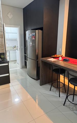 Casa à venda com 317m², 3 quartos e 4 vagas Casa à venda com 317m², 3 quartos e 4 vagasCozinha