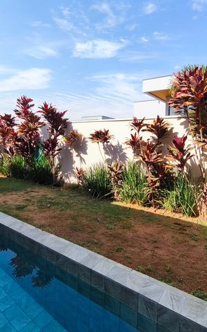 Casa de condomínio à venda com 201m², 3 quartos e 4 vagas Casa de condomínio à venda com 201m², 3 quartos e 4 vagasQuintal - Piscina