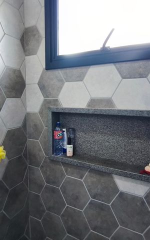 Casa de condomínio à venda com 201m², 3 quartos e 4 vagas Casa de condomínio à venda com 201m², 3 quartos e 4 vagasBanheiro da Suíte 2