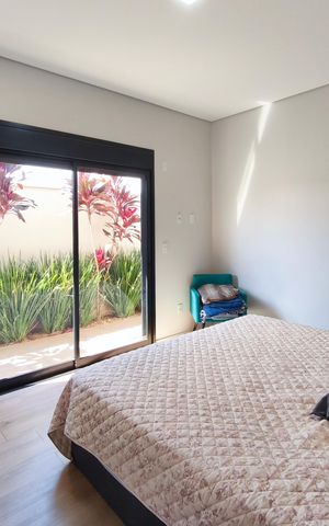 Casa de condomínio à venda com 201m², 3 quartos e 4 vagas Casa de condomínio à venda com 201m², 3 quartos e 4 vagasSuíte 3