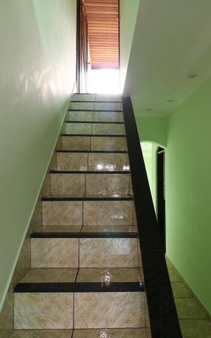Casa para alugar com 140m², 2 quartos e 1 vagaEscada