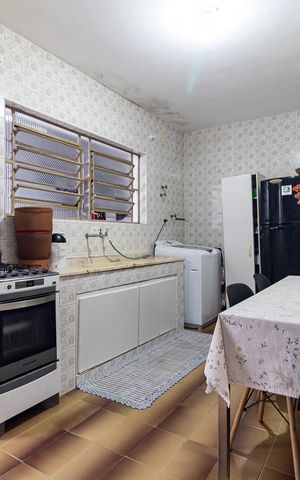 Casa à venda com 280m², 1 quarto e 2 vagas Casa à venda com 280m², 1 quarto e 2 vagasCozinha
