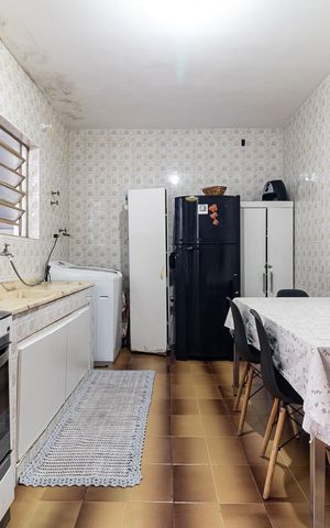 Casa à venda com 280m², 1 quarto e 2 vagas Casa à venda com 280m², 1 quarto e 2 vagasCozinha