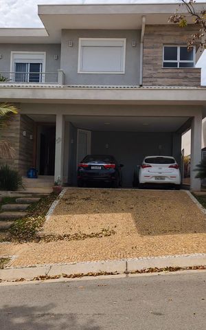 Casa de condomínio à venda com 250m², 3 quartos e 4 vagas Casa de condomínio à venda com 250m², 3 quartos e 4 vagasFachada