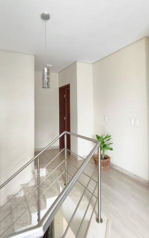Casa de condomínio à venda com 250m², 3 quartos e 4 vagas Casa de condomínio à venda com 250m², 3 quartos e 4 vagasCorredor - Quartos
