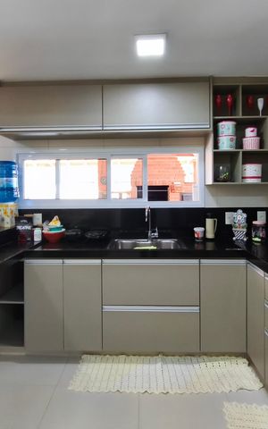 Casa de condomínio à venda com 250m², 3 quartos e 4 vagas Casa de condomínio à venda com 250m², 3 quartos e 4 vagasCozinha