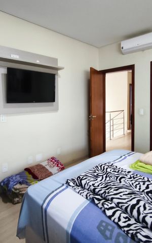 Casa de condomínio à venda com 250m², 3 quartos e 4 vagas Casa de condomínio à venda com 250m², 3 quartos e 4 vagasSuíte 3