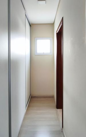 Casa de condomínio à venda com 250m², 3 quartos e 4 vagas Casa de condomínio à venda com 250m², 3 quartos e 4 vagasCloset Suíte 3