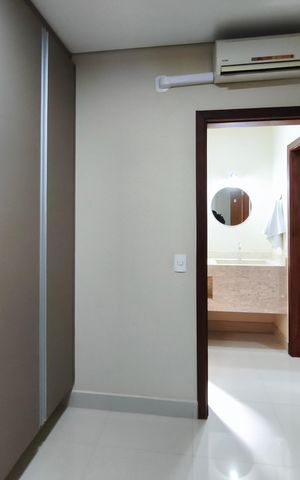 Casa de condomínio à venda com 250m², 3 quartos e 4 vagas Casa de condomínio à venda com 250m², 3 quartos e 4 vagasEscritório