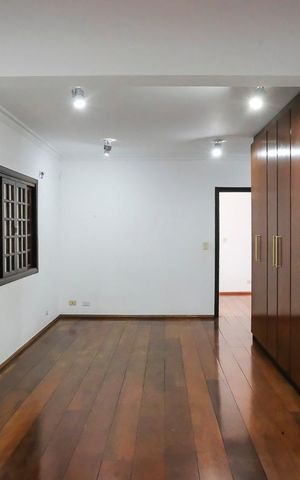 Casa à venda com 325m², 3 quartos e 3 vagasSuíte 2