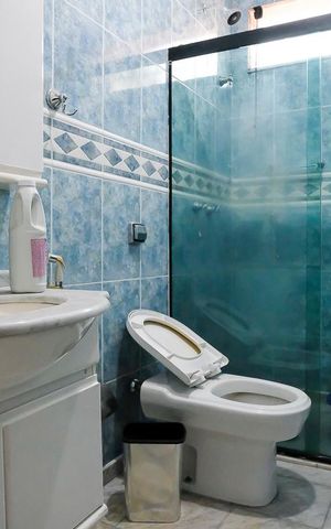 Casa à venda com 325m², 3 quartos e 3 vagasBanheiro da suíte 2