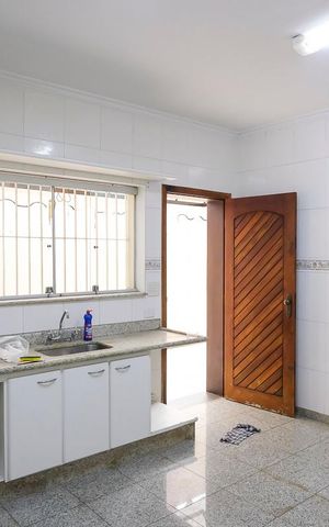 Casa à venda com 325m², 3 quartos e 3 vagasCozinha