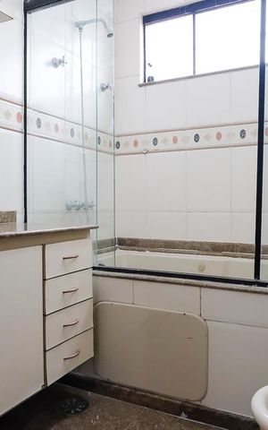 Casa à venda com 325m², 3 quartos e 3 vagasBanheiro da suíte 3