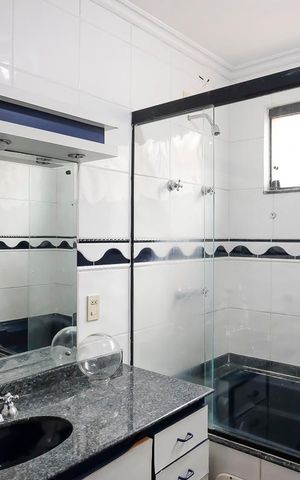 Casa à venda com 325m², 3 quartos e 3 vagasBanheiro da suíte 1