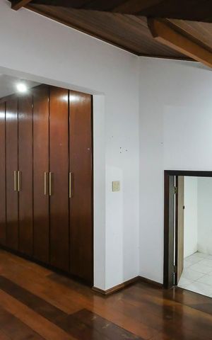 Casa à venda com 325m², 3 quartos e 3 vagasSuíte 2