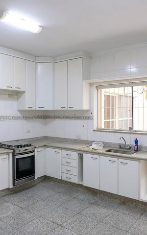 Casa à venda com 325m², 3 quartos e 3 vagasCozinha
