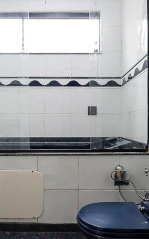 Casa à venda com 325m², 3 quartos e 3 vagasBanheiro da suíte 1