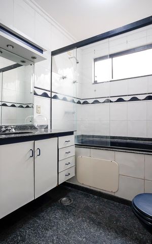 Casa à venda com 325m², 3 quartos e 3 vagasBanheiro da suíte 1