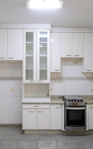 Casa à venda com 325m², 3 quartos e 3 vagasCozinha