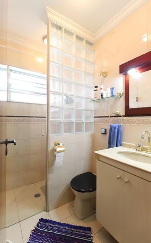 Casa à venda com 173m², 3 quartos e 2 vagas Casa à venda com 173m², 3 quartos e 2 vagasBanheiro