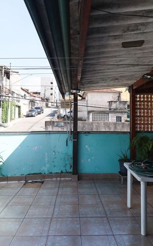 Casa à venda com 173m², 3 quartos e 2 vagas Casa à venda com 173m², 3 quartos e 2 vagasTerraço