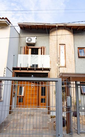 Casa à venda com 141m², 3 quartos e 1 vaga Casa à venda com 141m², 3 quartos e 1 vagaFachada