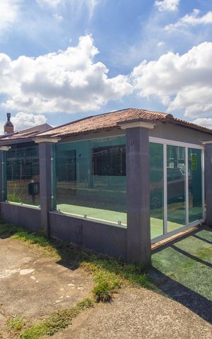 Casa à venda com 100m², 2 quartos e 2 vagas Casa à venda com 100m², 2 quartos e 2 vagasFachada
