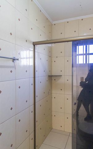Casa à venda com 100m², 2 quartos e 2 vagas Casa à venda com 100m², 2 quartos e 2 vagasBanheiro
