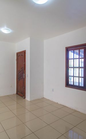 Casa à venda com 100m², 2 quartos e 2 vagas Casa à venda com 100m², 2 quartos e 2 vagasSala