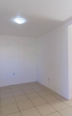 Casa à venda com 100m², 2 quartos e 2 vagas Casa à venda com 100m², 2 quartos e 2 vagasSala