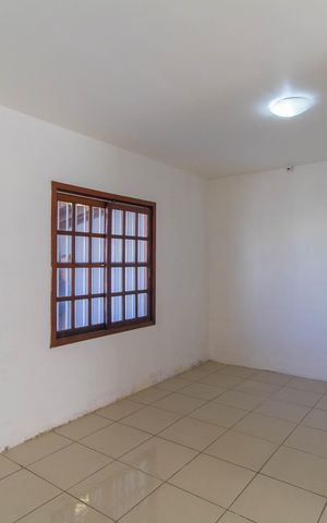 Casa à venda com 100m², 2 quartos e 2 vagas Casa à venda com 100m², 2 quartos e 2 vagasSala