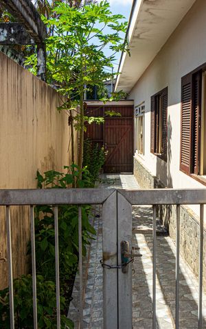 Casa à venda com 280m², 4 quartos e 8 vagas Casa à venda com 280m², 4 quartos e 8 vagasCorredor