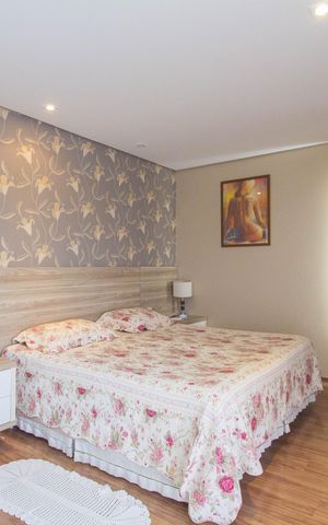 Casa à venda com 300m², 3 quartos e 3 vagas Casa à venda com 300m², 3 quartos e 3 vagasSuíte