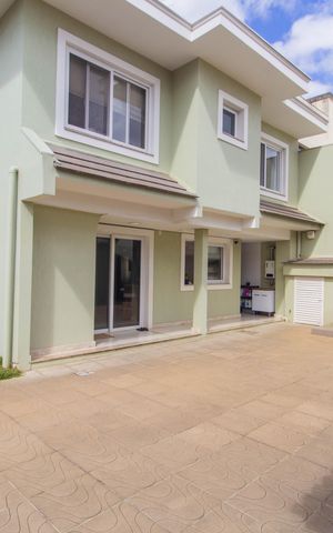 Casa à venda com 300m², 3 quartos e 3 vagas Casa à venda com 300m², 3 quartos e 3 vagasQuintal