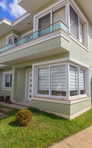 Casa à venda com 300m², 3 quartos e 3 vagas Casa à venda com 300m², 3 quartos e 3 vagasFrente da casa